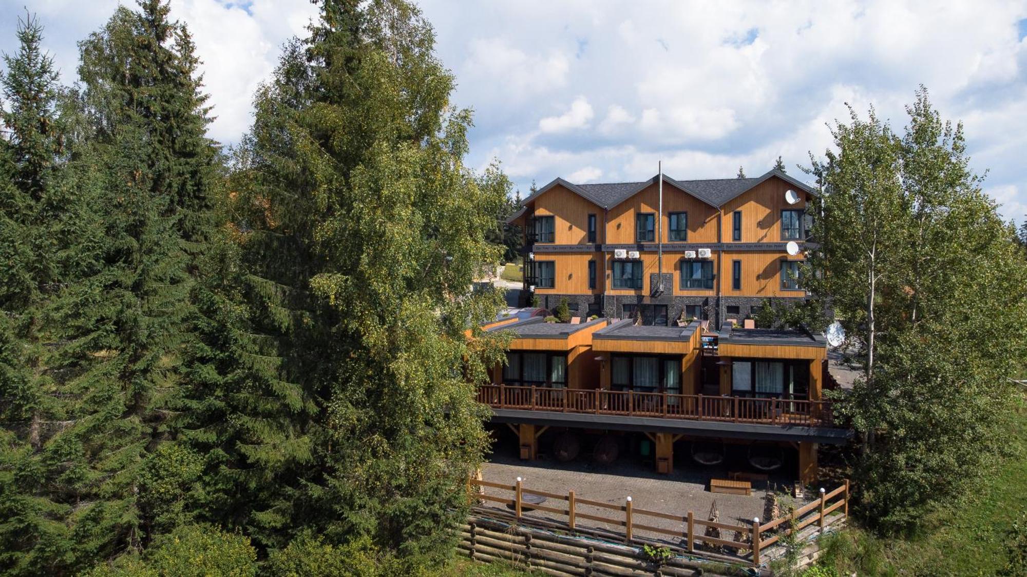 Ego Hotel Yablunytsya Exterior foto